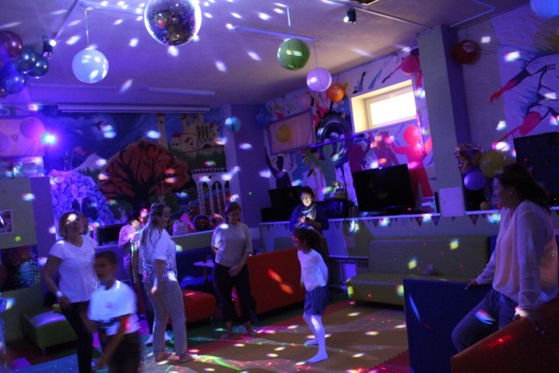 Шоу неоновых лент